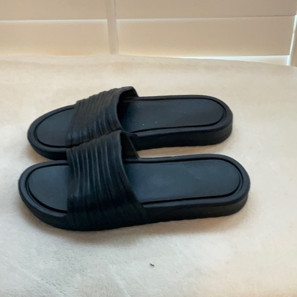 Men's Black Slide Sandals - Picture 5 of 9